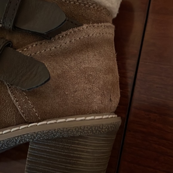 Booties, warm winter. Zipper side, suede.   Super cute! - Picture 6 of 7